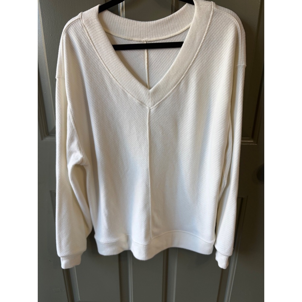 P'Tula | V-Neck Ribbed Sweatshirt || Small || White Oversized Pullover|